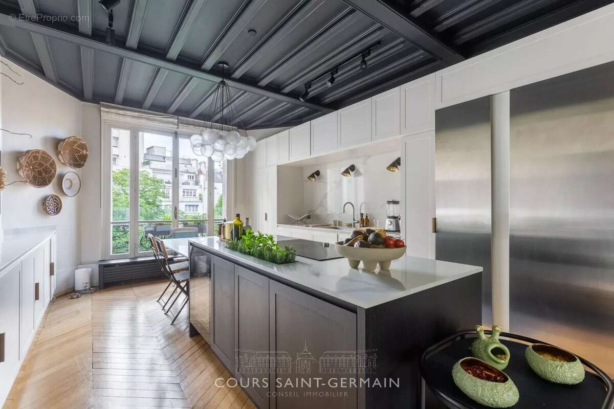 Appartement à PARIS-16E
