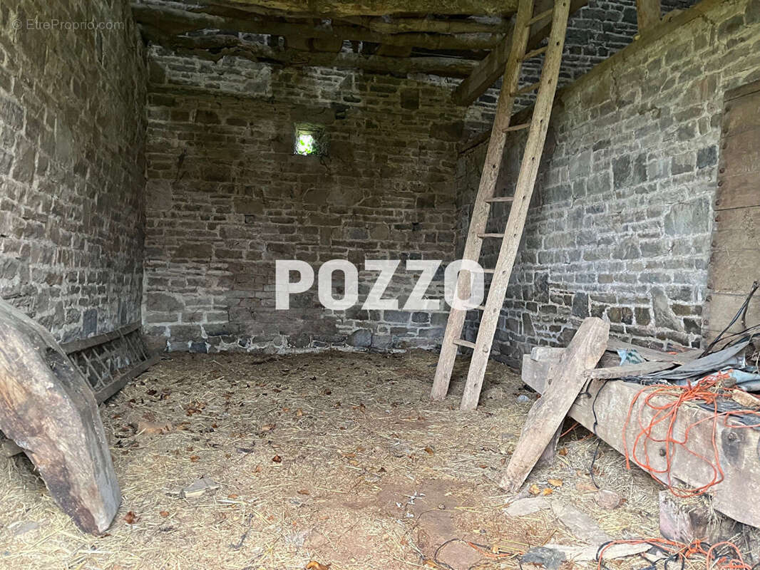 A Vendre  Grange à réhabiliter d'environ 90 m² au sol proche Villers Bocage - photo 3