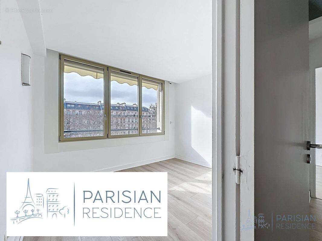 Commerce à PARIS-8E