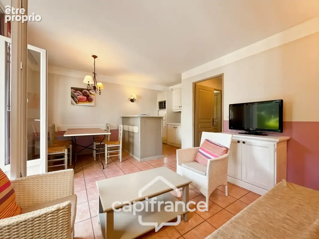 Charmant Bastidon dans le Domaine du Golf de Pont Royal, 45 m2 habitable, ravalé, avec jardin privatif, élevé d'un étage, 2 cham - photo 10