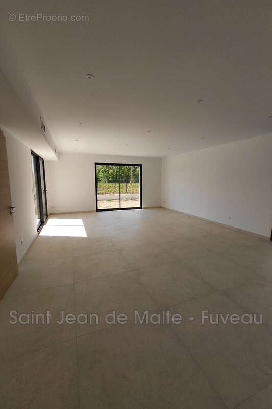 Maison à POURRIERES