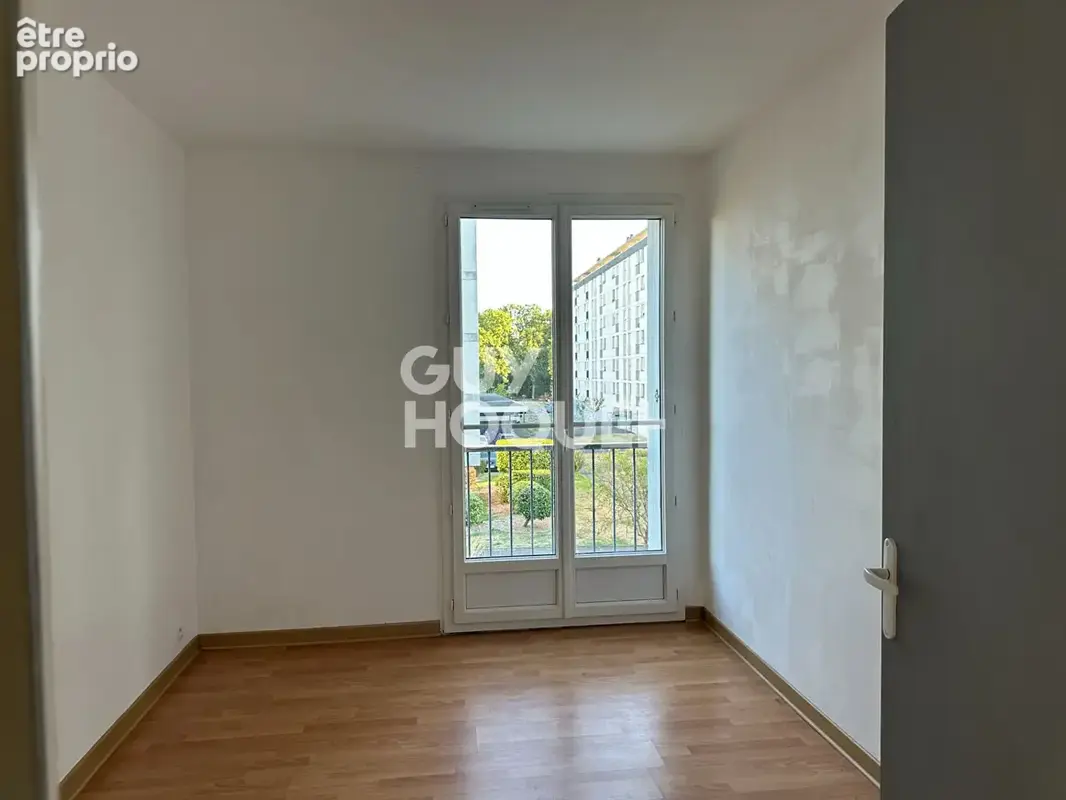 Bel appartement T4 rénové avec grand balcon et vue sur la verdure - photo 5