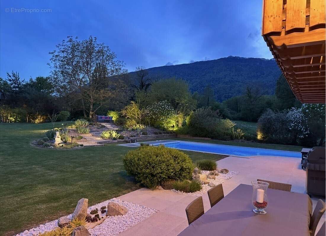Maison 230 m² à Farges  - photo 12