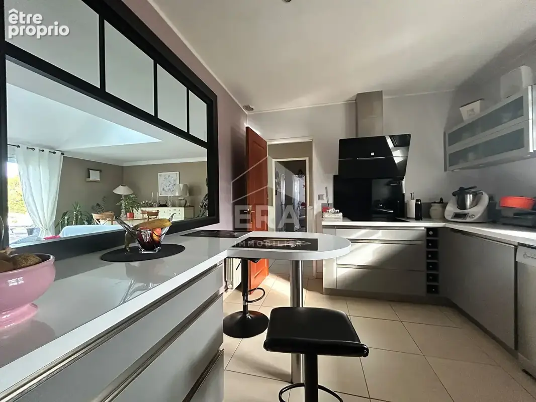 Maison plain pied 122m2 Saint Pavace , 3 chambres, garage et grand terrain - photo 5
