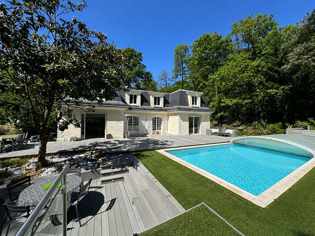 Maison à VERRIERES-LE-BUISSON