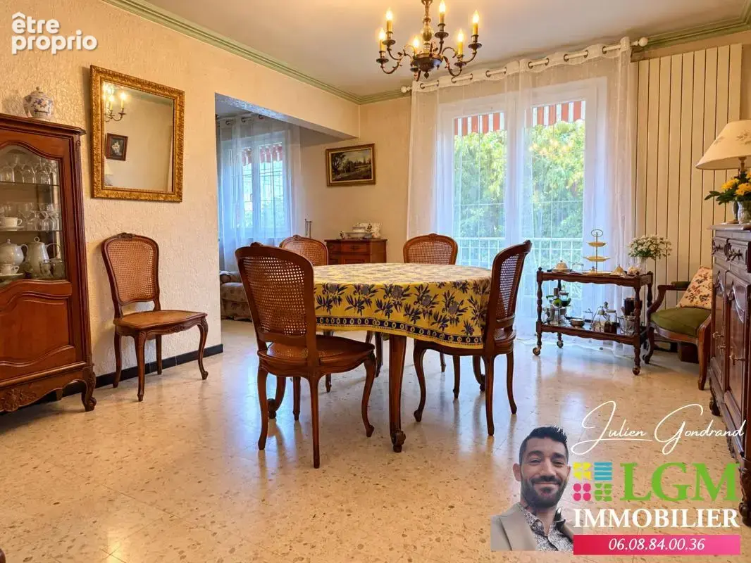 Maison de 132,62 m² avec piscine et terrain divisible et constructible de 1 374 m² à Rodilhan  - photo 6