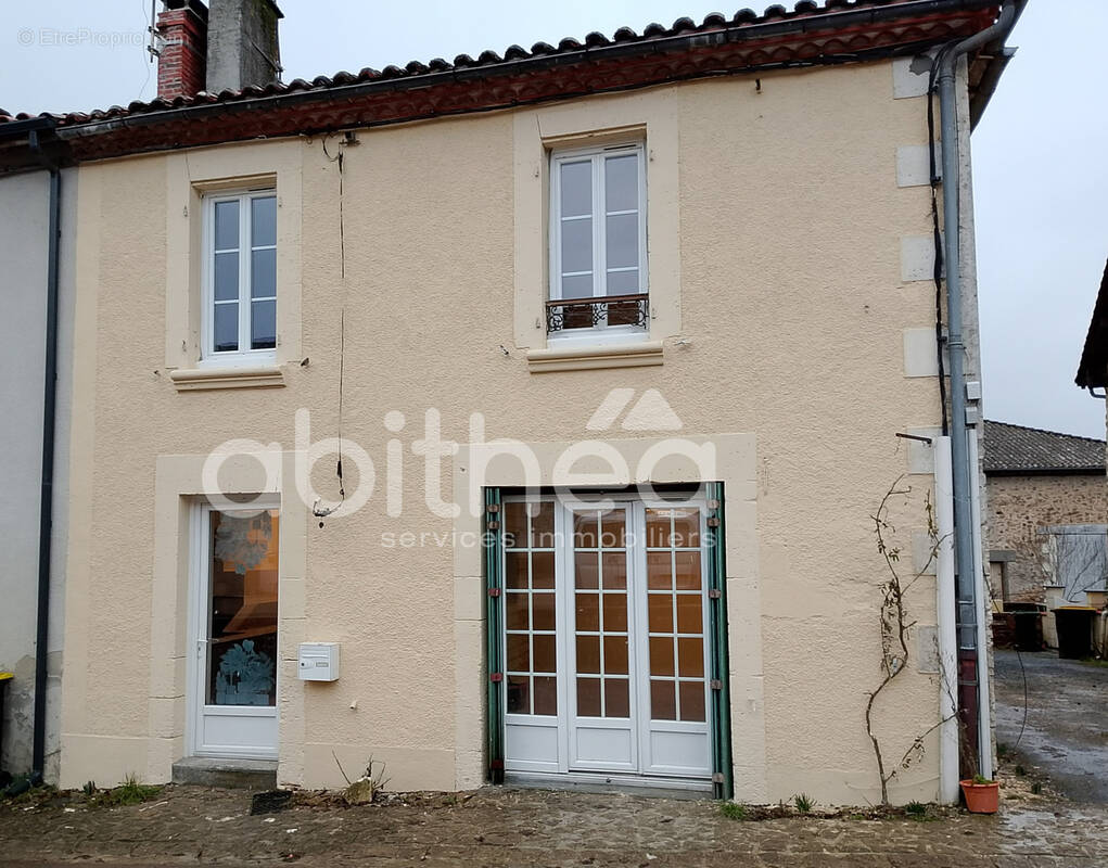 Maison à MAZIERES