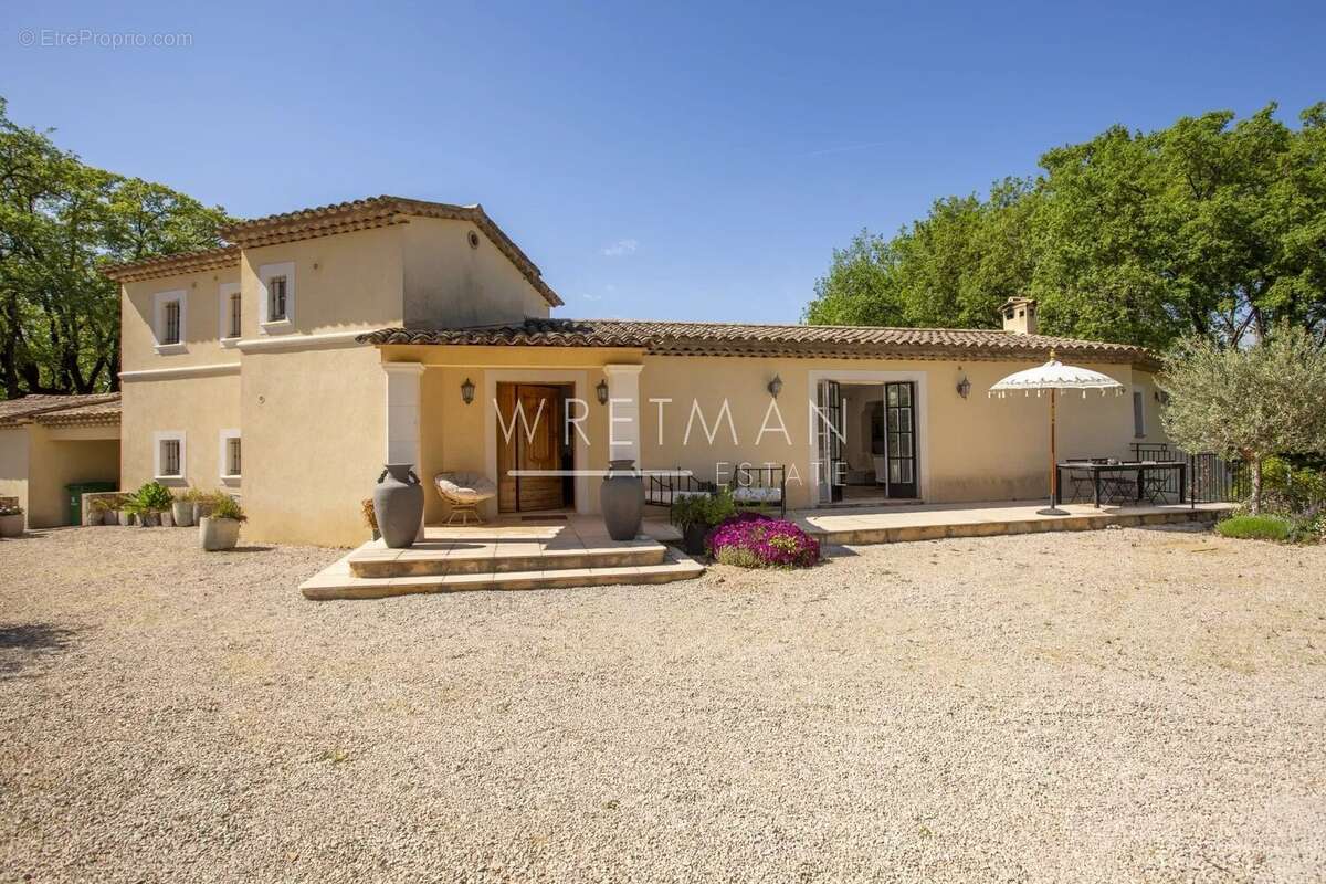 Maison à CHATEAUNEUF-GRASSE