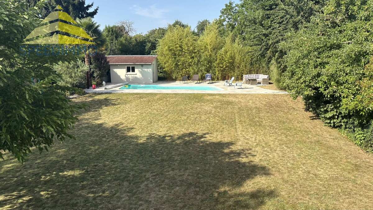 Maison à MANDRES-LES-ROSES