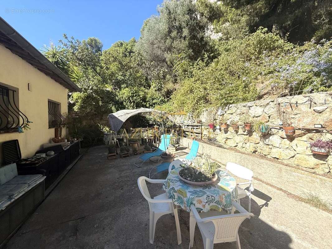 Commerce à CAP-D&#039;AIL