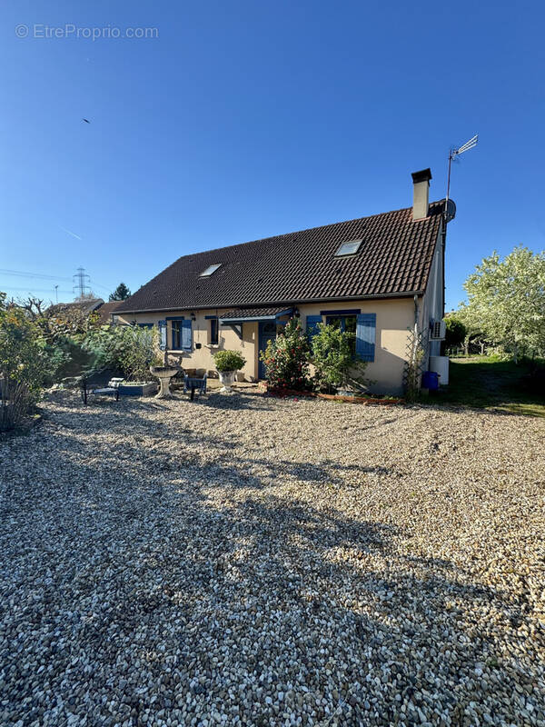 Maison à LES BORDES