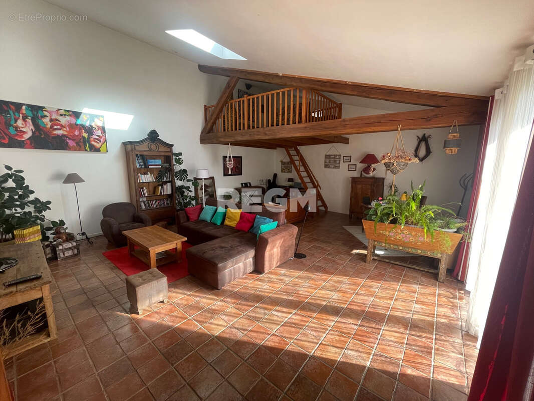 A vendre Hérault 34550 Bessan - proche Agde et mer - unique opportunité Maison 162 m2 en pierres entièrement rénovée type Longèr - photo 4