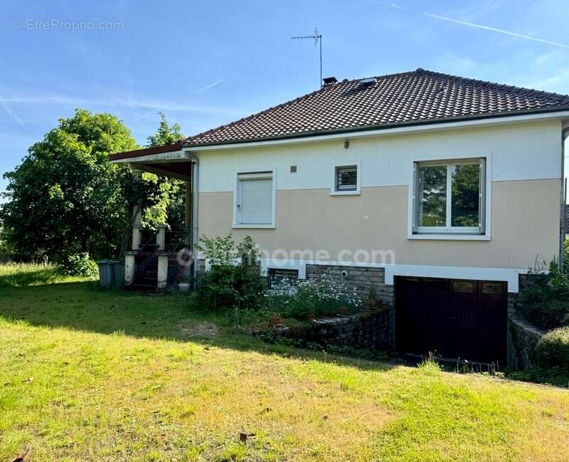 Maison à SAINT-SULPICE-LES-FEUILLES