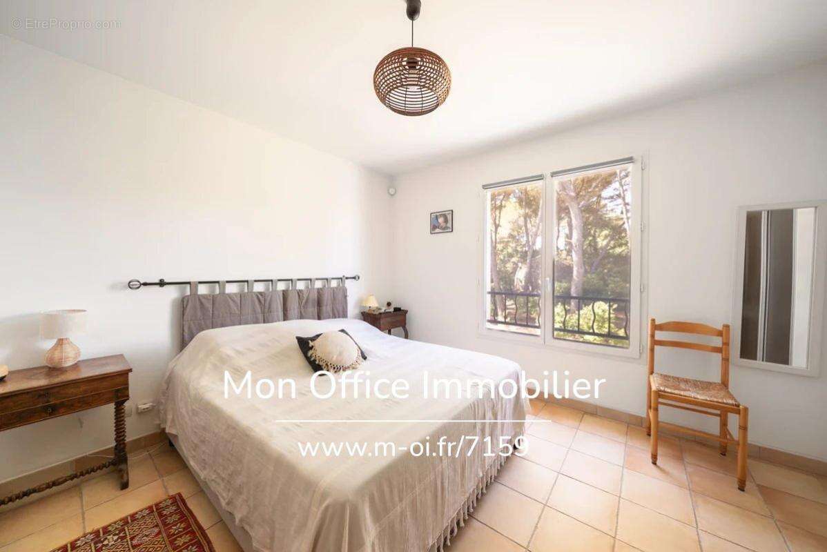 Référence : 7159-DVI - AIX EN PROVENCE - Celony - Bastide de caractère de 172 m² sur un terrain plat de 2 300 m² avec piscine - photo 8