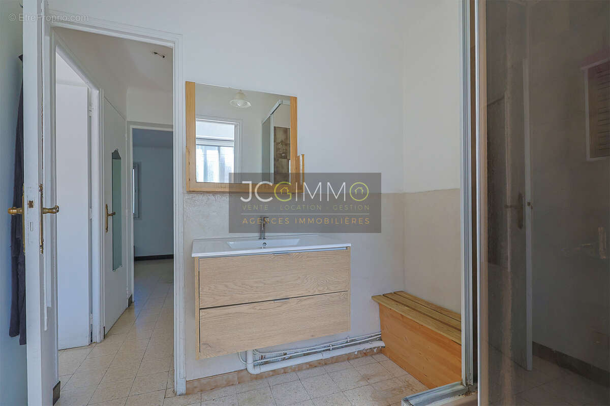 Hyeres (olbius riquier) - appartement t4 - loggia - cave - parking - photo 10