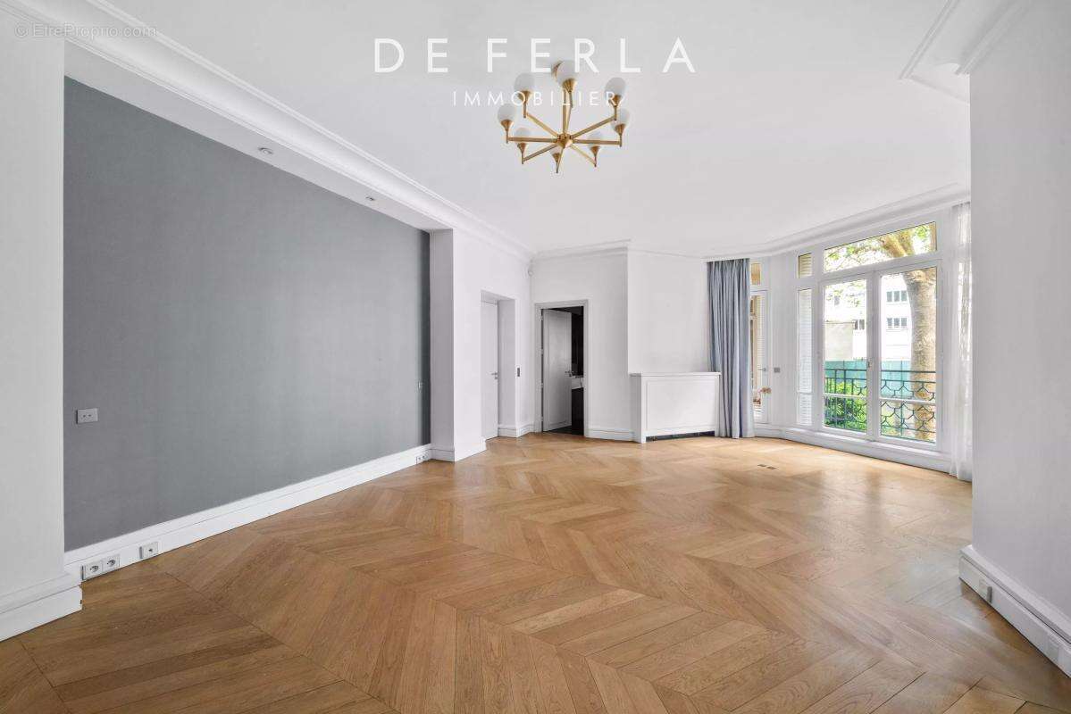 Appartement à PARIS-16E