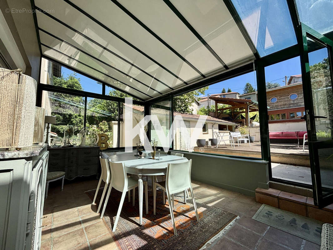 Maison 173 m² à Saint-Etienne  - photo 4