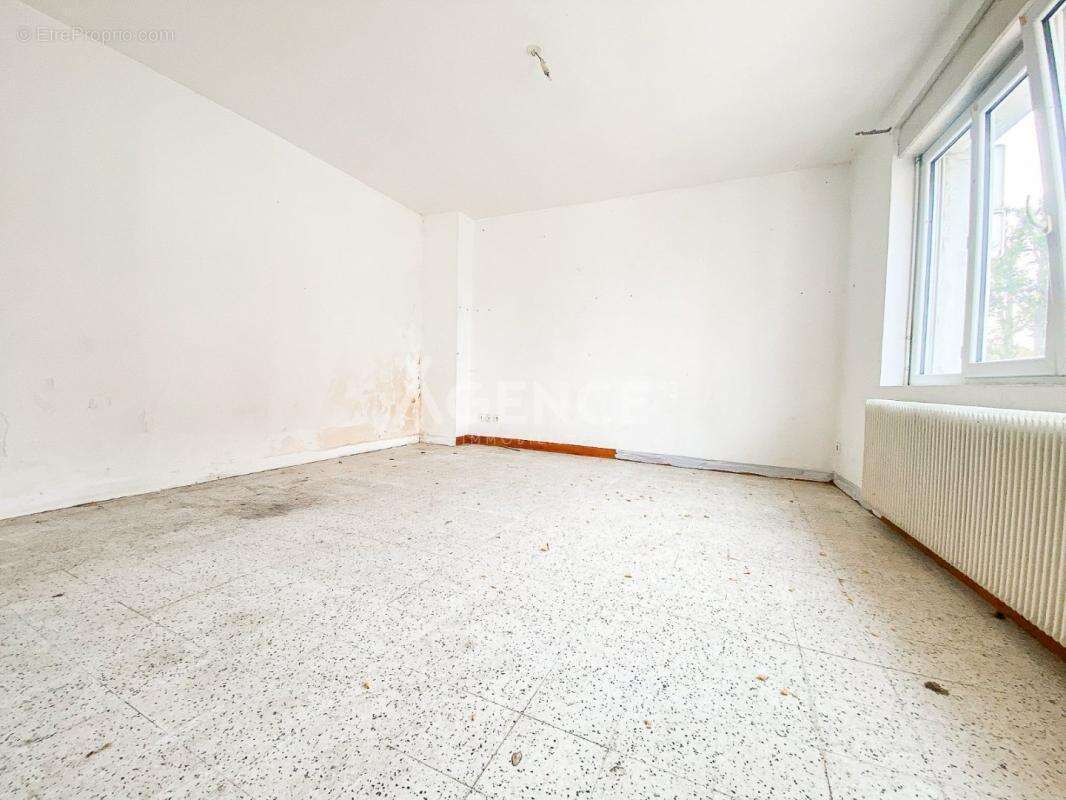 Maison à SAINT-MOMELIN