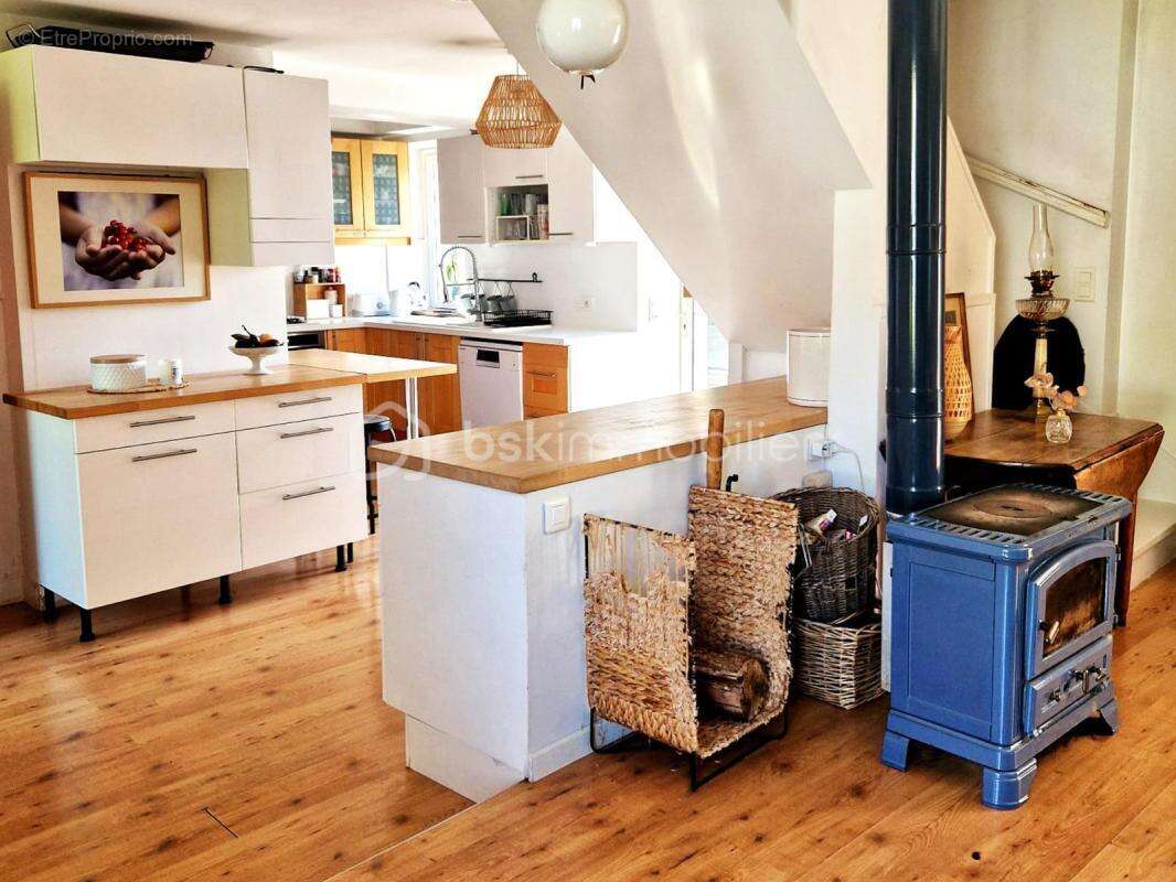 Charme de l'ancien et cadre de vie exceptionnel - Maison d’environ 170 m² avec jardin sur 1350 m² - photo 15