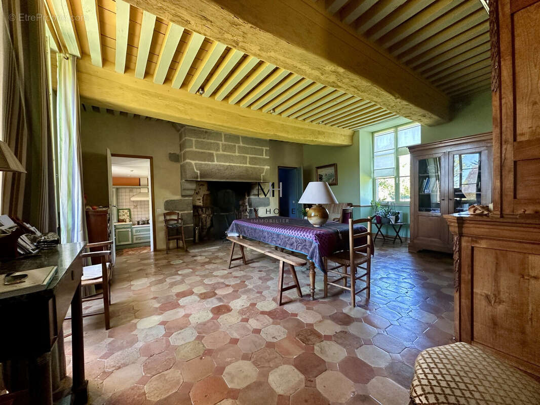 Maison à CARROUGES