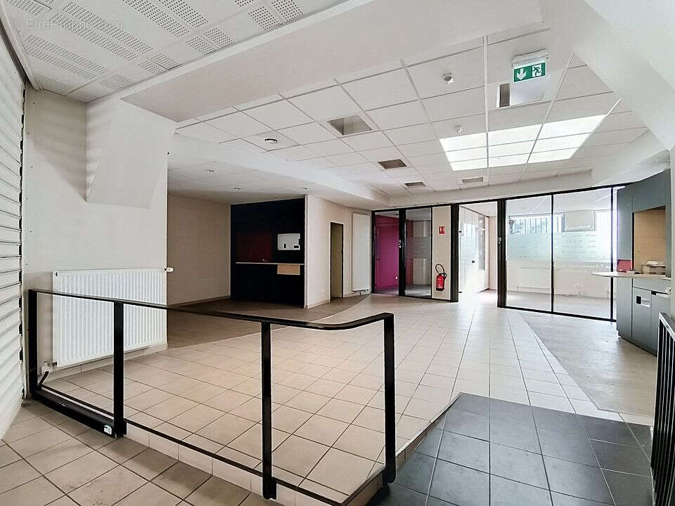 Local commercial Condé-Sur-L'Escaut 215 m2 - photo 4
