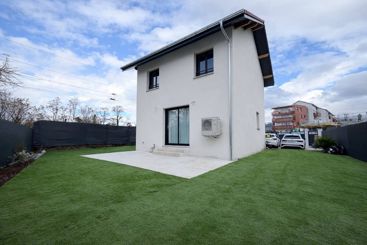 Maison à VILLE-LA-GRAND