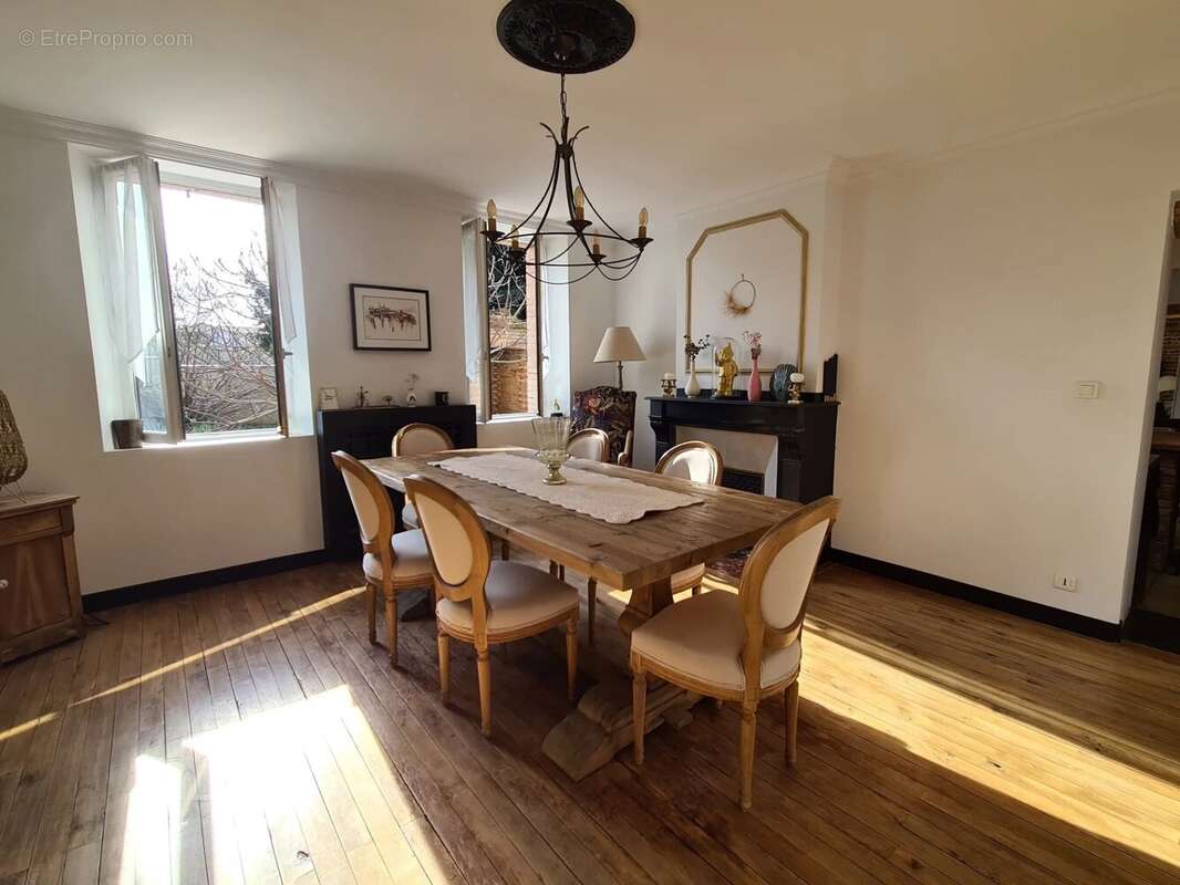 Maison à GRATENTOUR