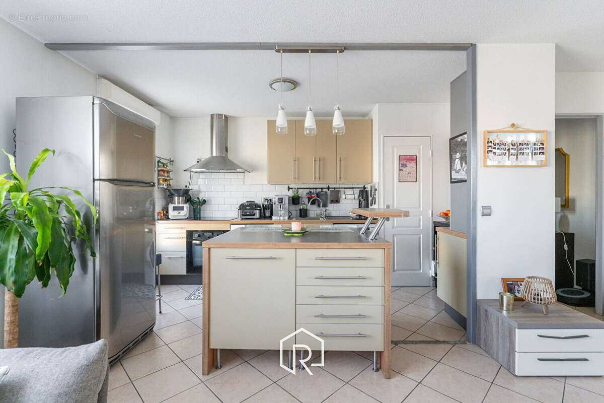 Appartement à MARSEILLE-4E