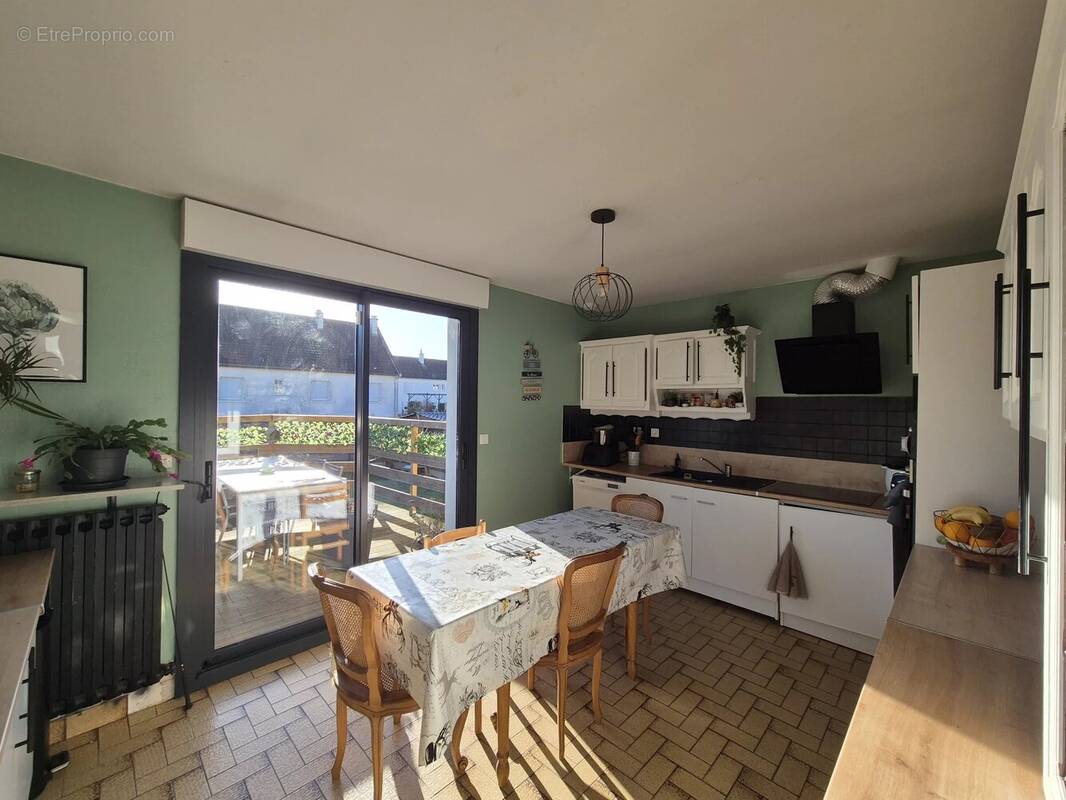 Maison à MESLAY-DU-MAINE