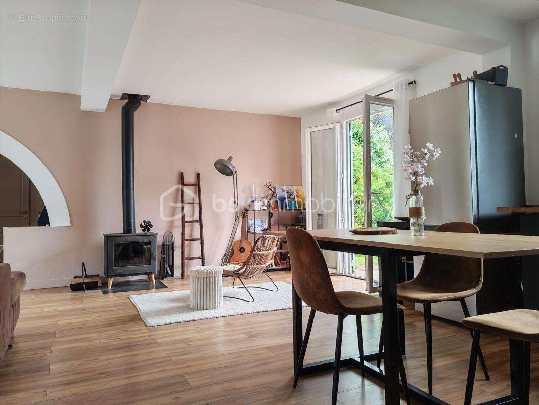 Maison à MOISSY-CRAMAYEL