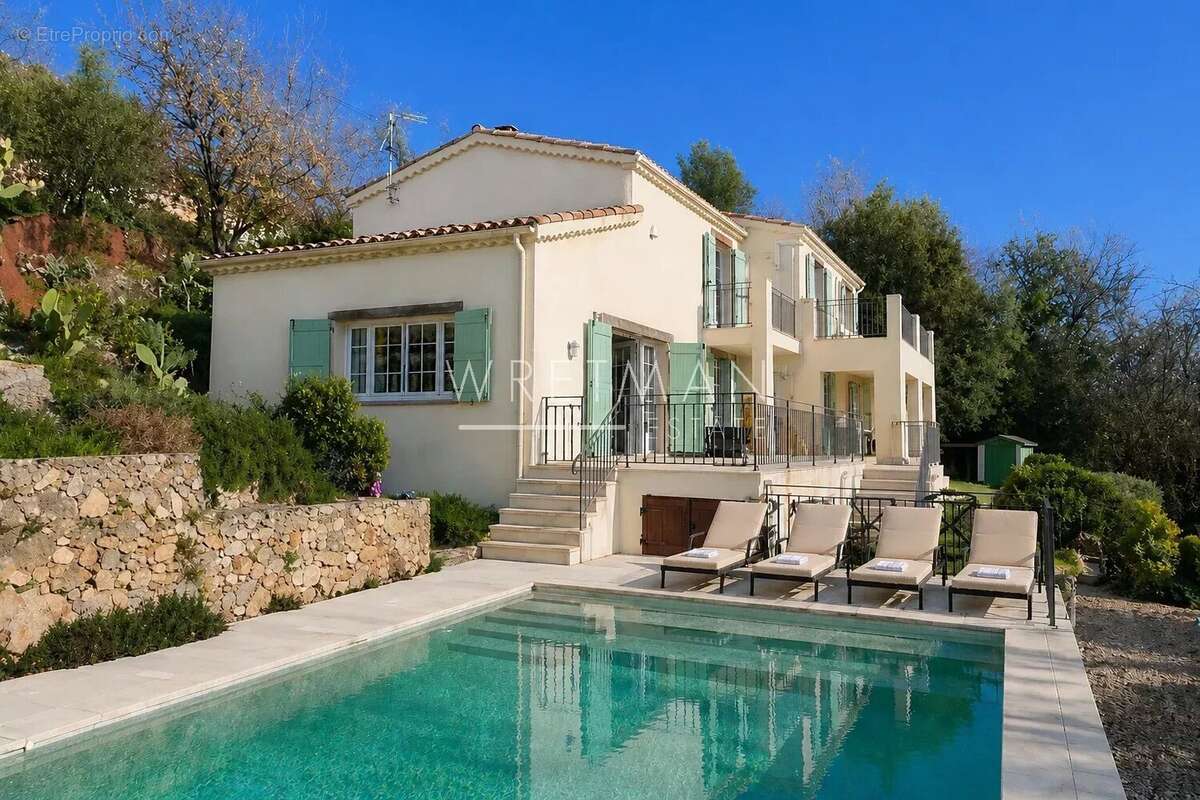 Maison à TOURRETTES-SUR-LOUP