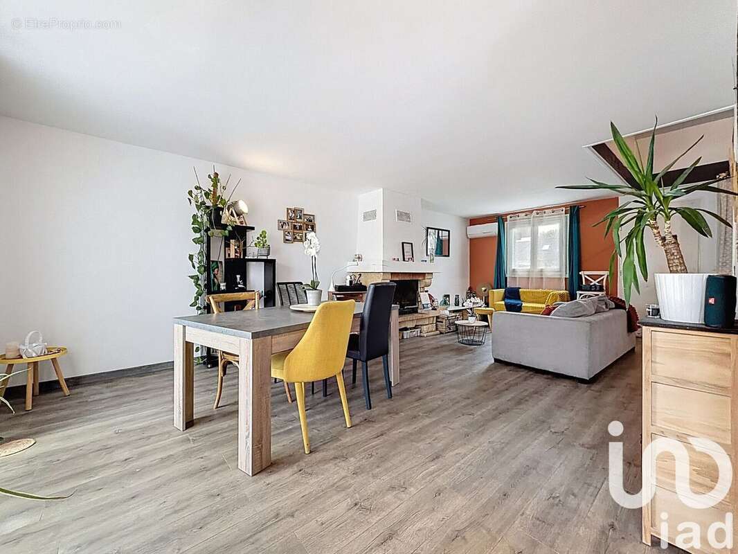 Photo 2 - Maison à OZOIR-LA-FERRIERE