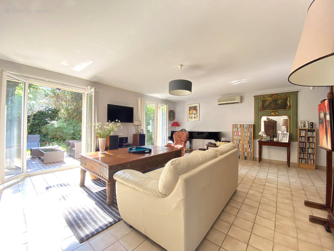 Maison à CHENNEVIERES-SUR-MARNE