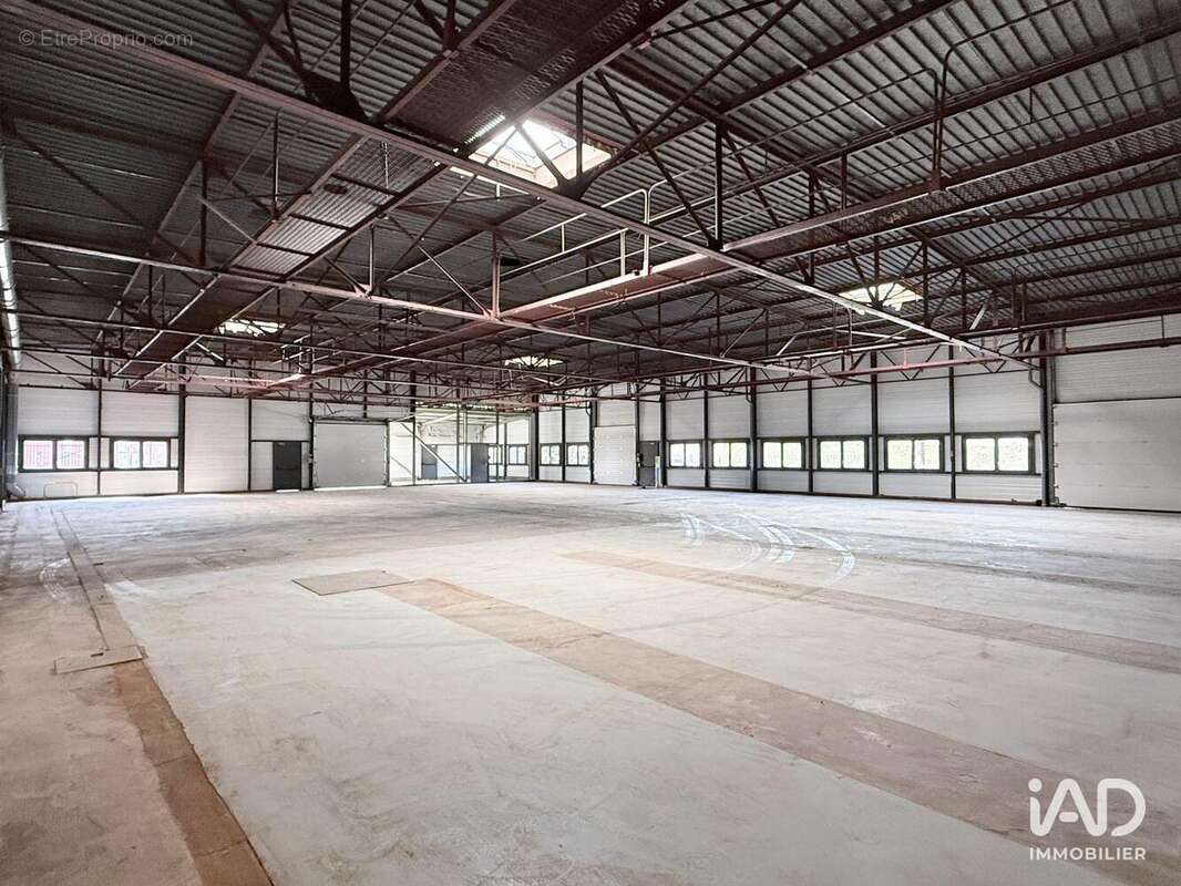 Photo 8 - Commerce à SAINT-ETIENNE-DE-CROSSEY