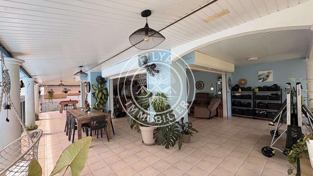 Maison à REMIRE-MONTJOLY