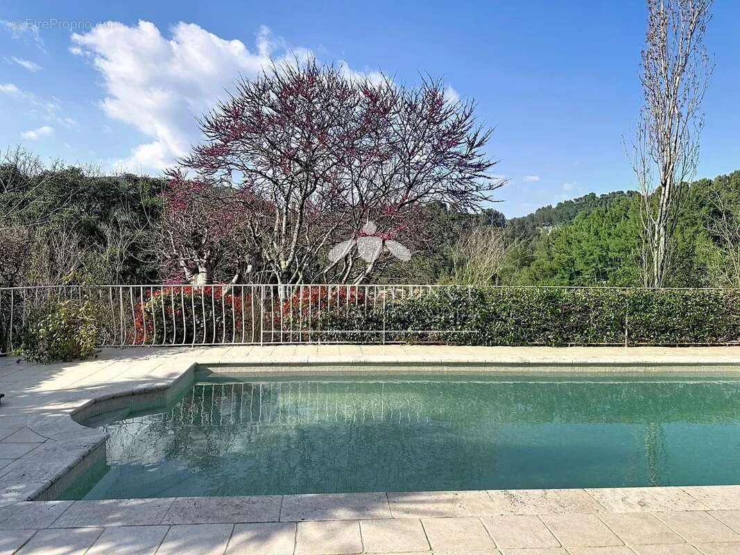 Maison à SOLLIES-TOUCAS