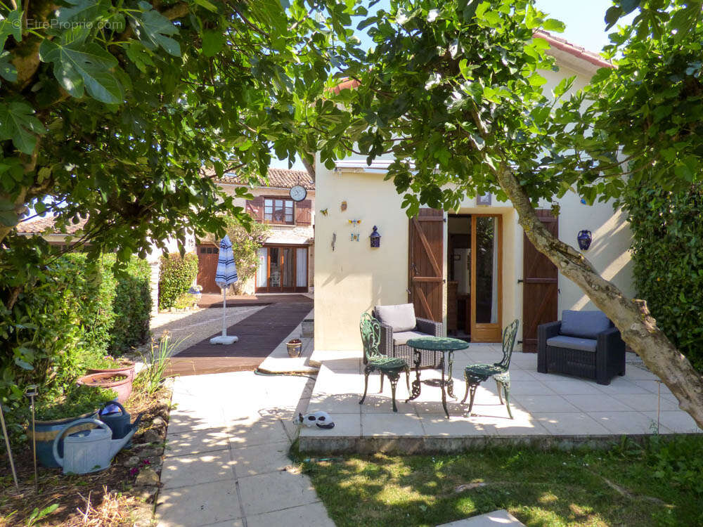 Maison à PAMPROUX