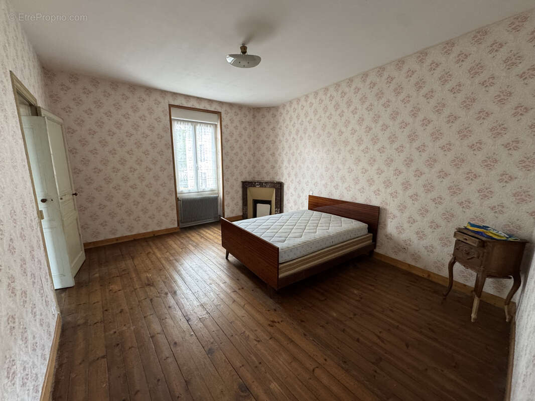 Maison à BARBEZIEUX-SAINT-HILAIRE