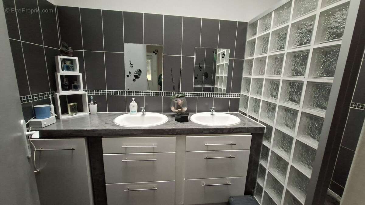 Maison 115 m² à Ambares-Et-Lagrave  - photo 18