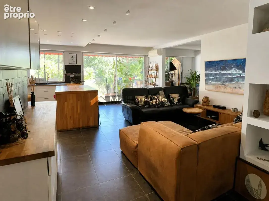 T4/T5 d’exception en rez-de-jardin avec vue dégagée de 108 m² à Marseille 13008 - photo 5