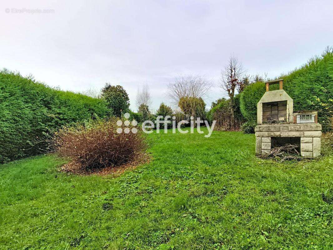 Maison à LE MESNIL-AUBRY