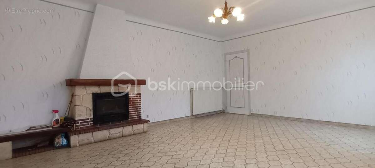 Maison à BARBEZIEUX-SAINT-HILAIRE