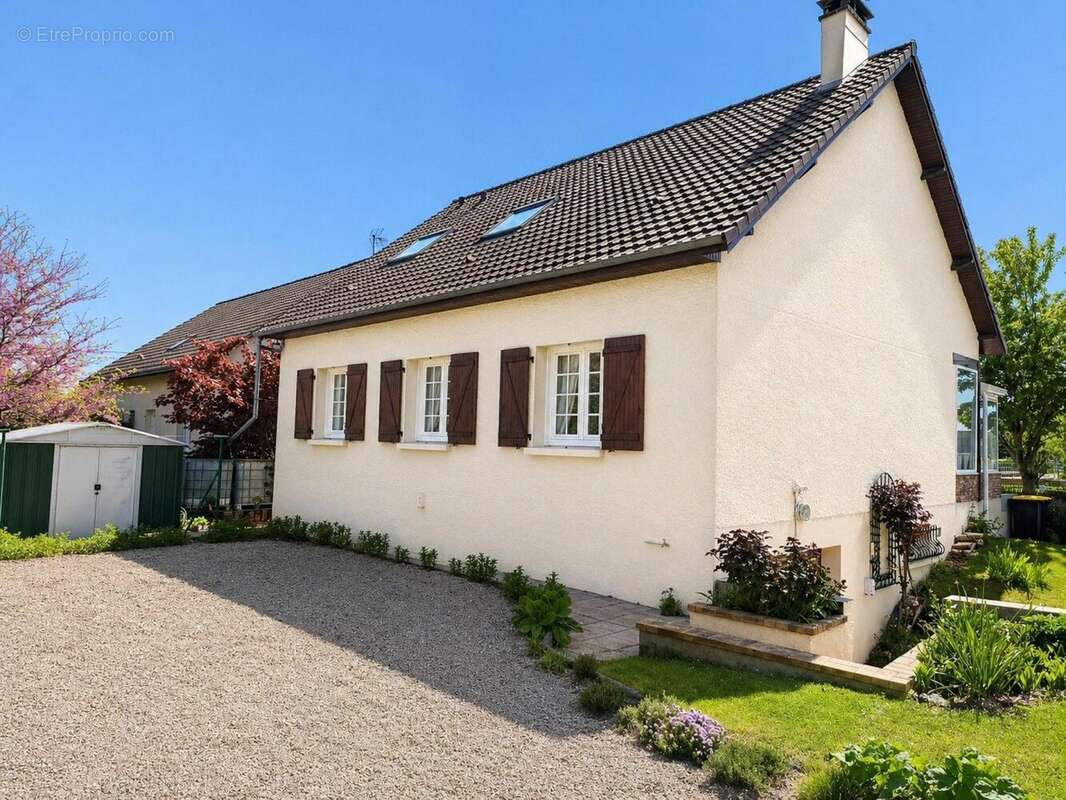 Maison 158 m² à Le Chatelet-Sur-Retourne  - photo 2