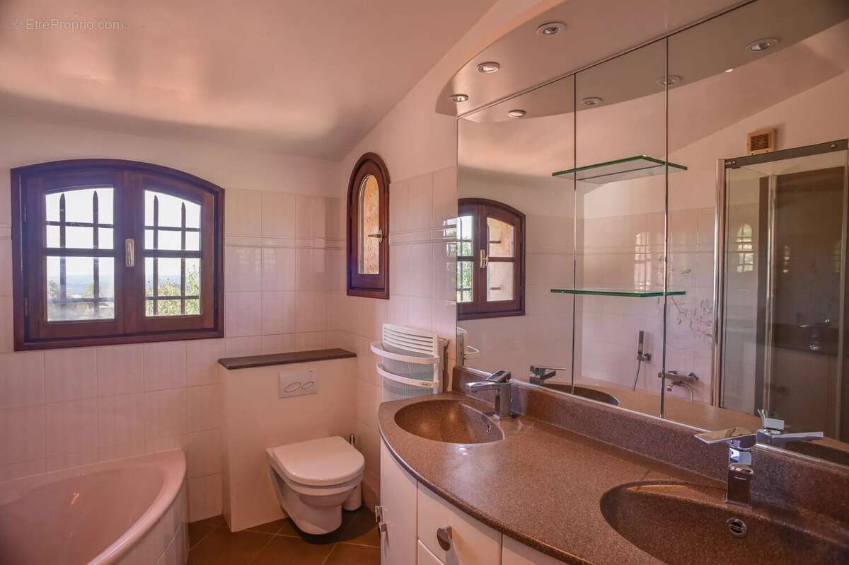 Maison à TOURRETTES-SUR-LOUP