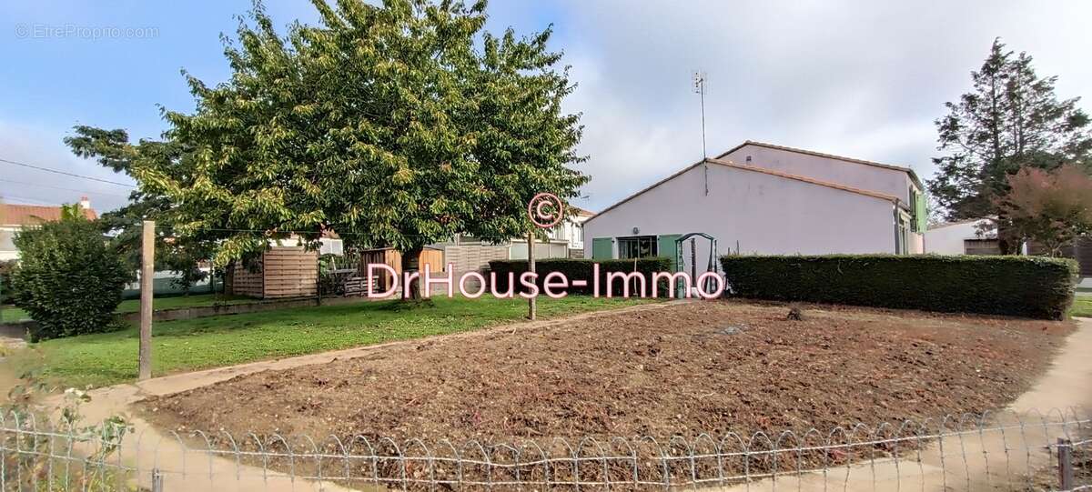 Maison à LA CHAIZE-LE-VICOMTE