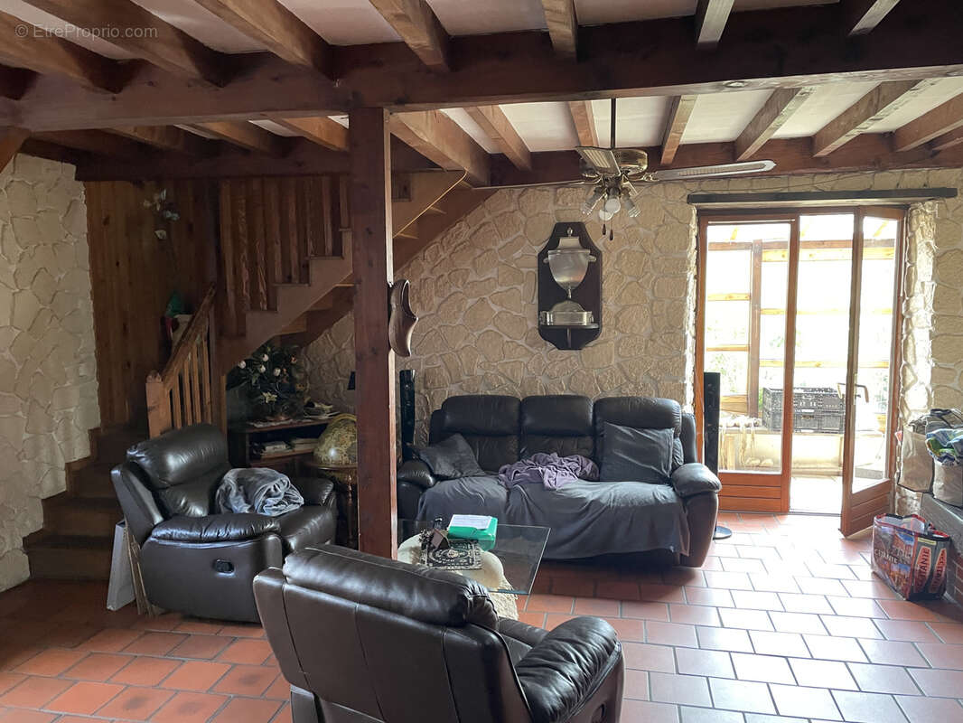 Isserteaux - maison avec dependances - photo 6