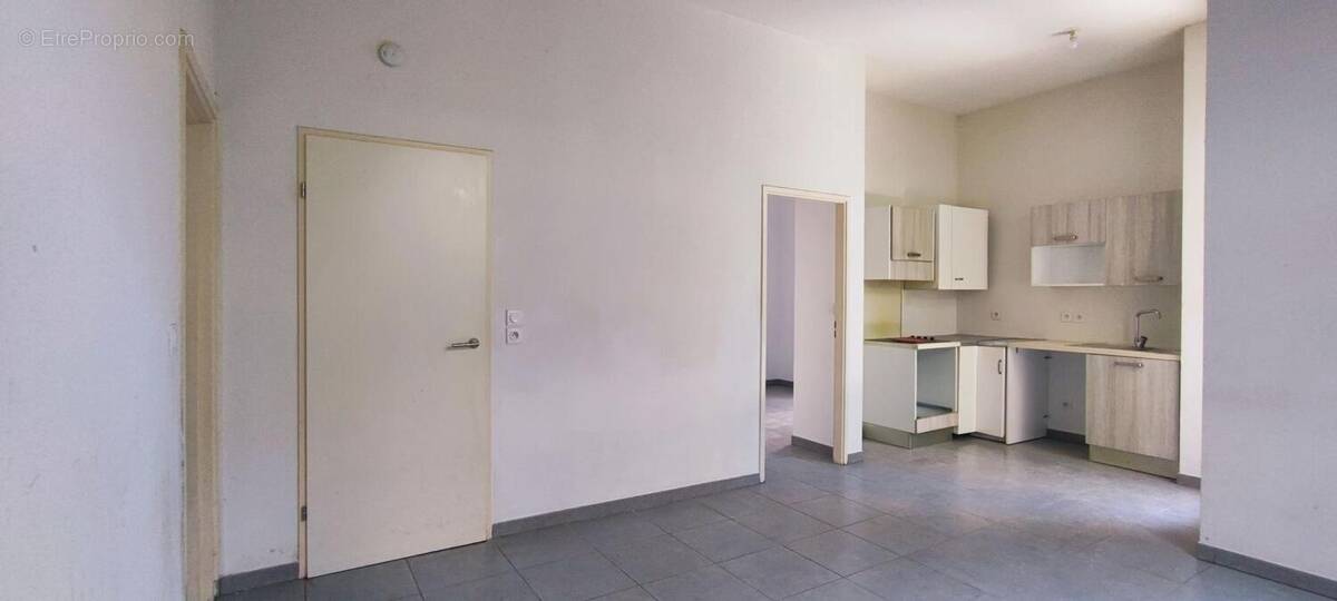 Appartement à MARSEILLE-3E