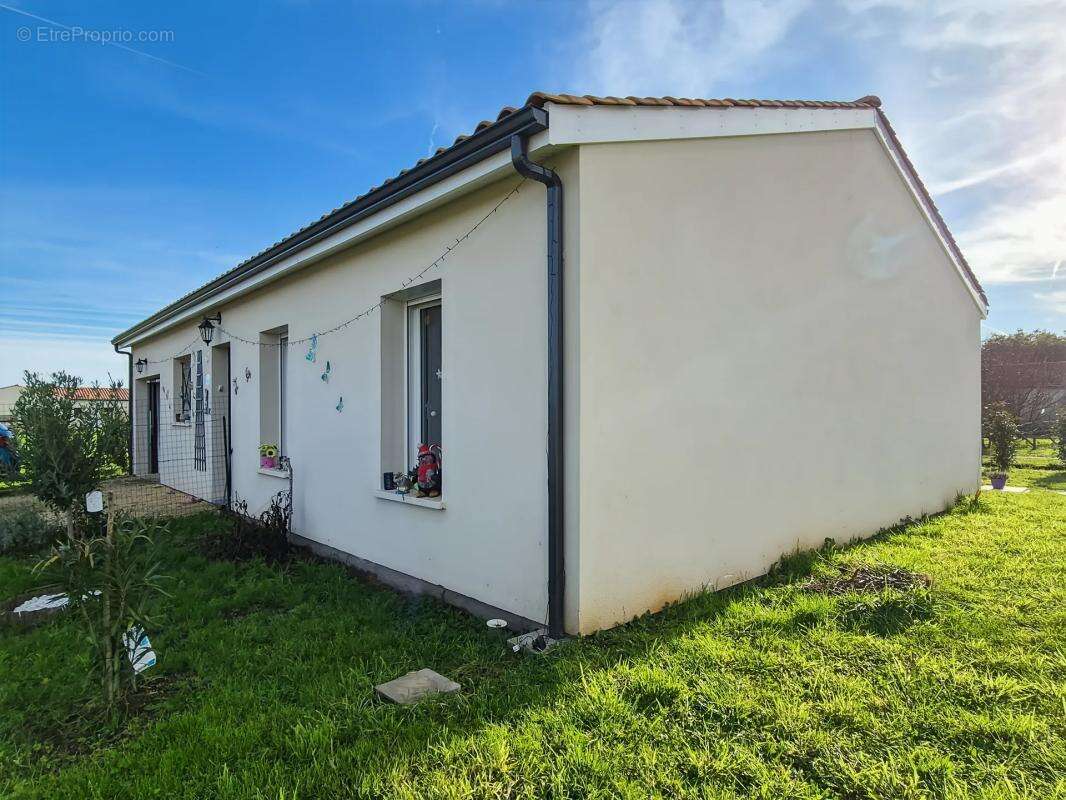 Maison à BRIZAMBOURG