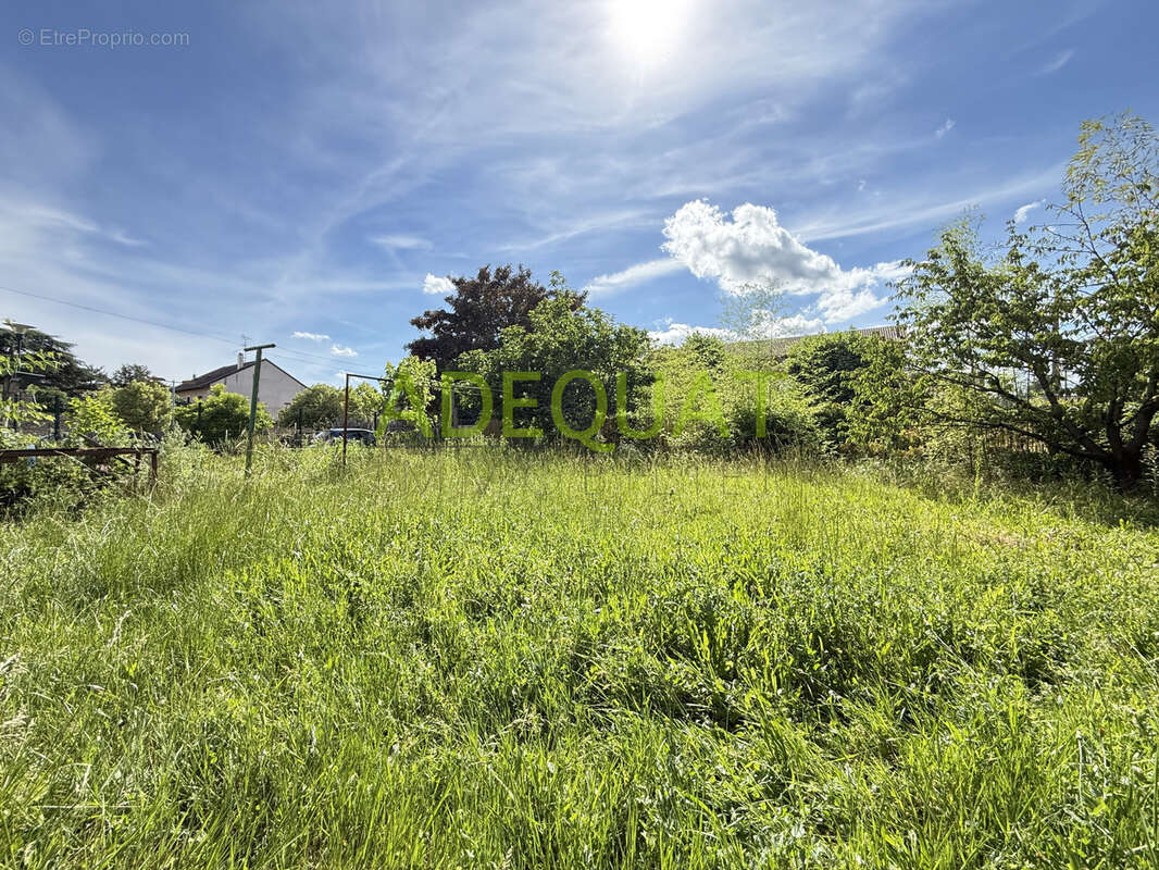 Terrain à BOURGOIN-JALLIEU