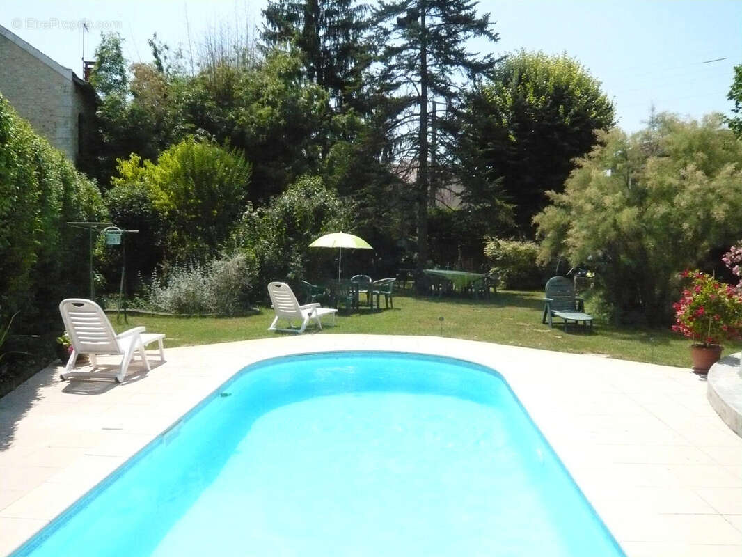 piscine - Maison à VIC-FEZENSAC